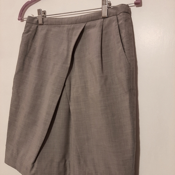 Aritizia Babaton Grey Skirt - Picture 1 of 5